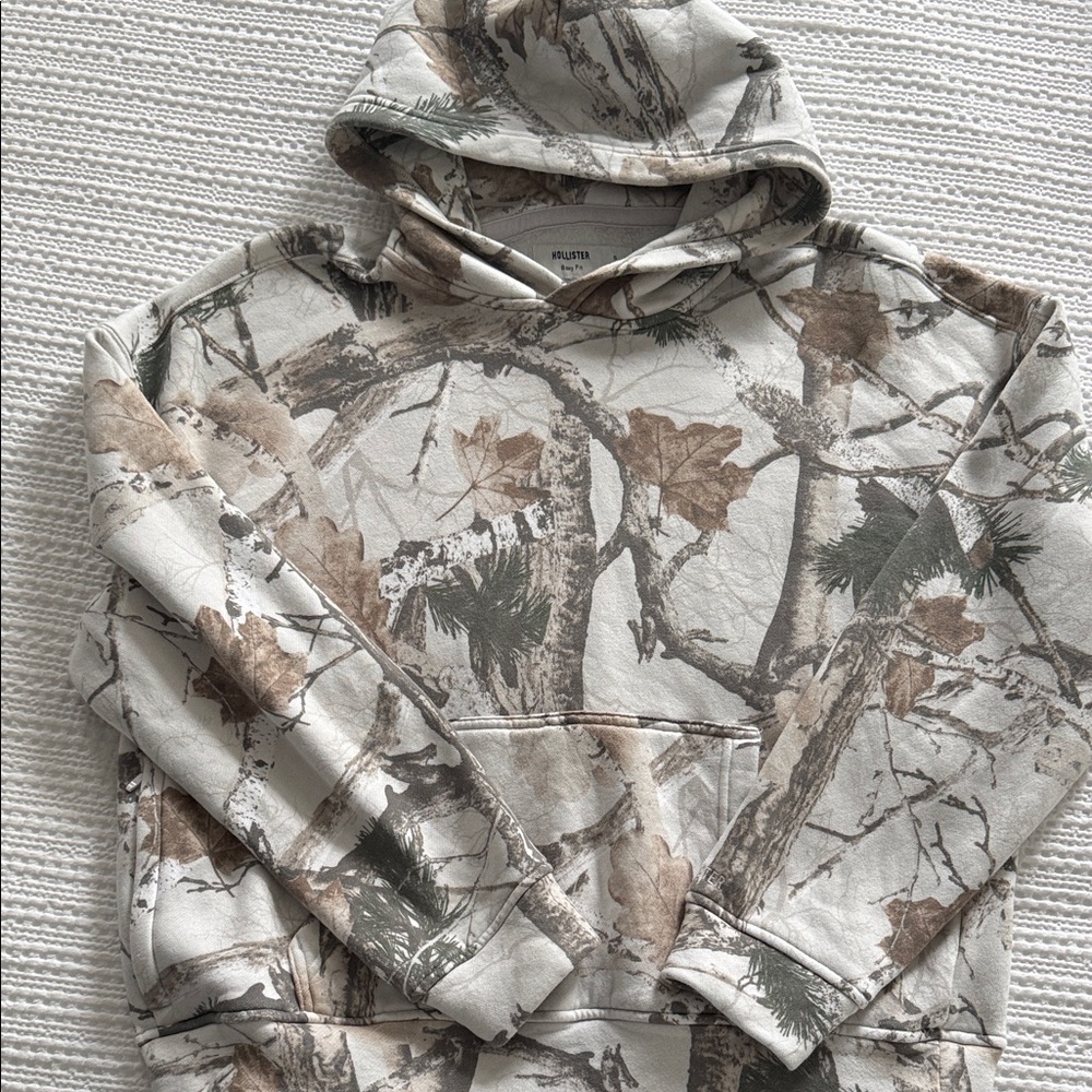 Hollister Men's Camo Hoodie - size small